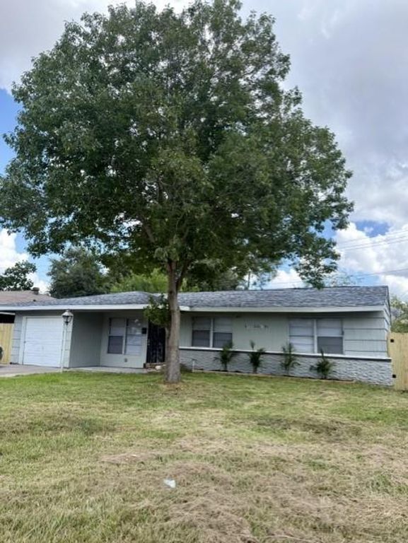 6111 Doulton Drive, Houston, TX 77033