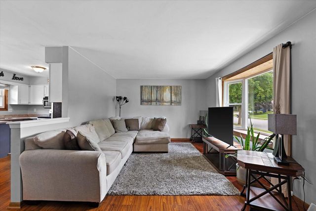 2332 Hughes LANE, Waukesha, WI 53188