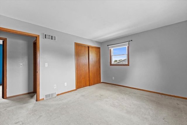2332 Hughes LANE, Waukesha, WI 53188