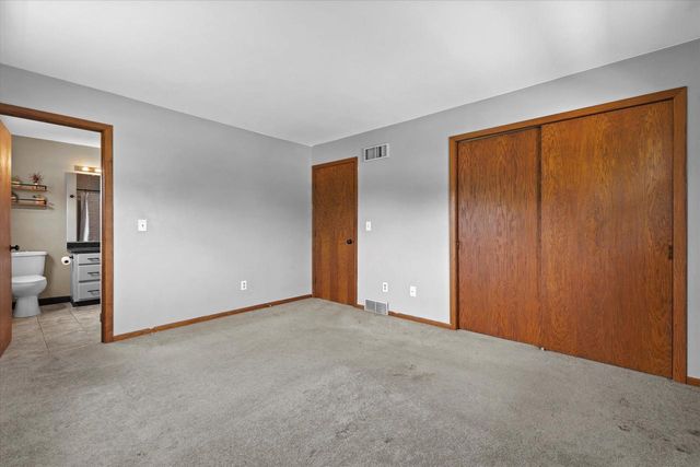 2332 Hughes LANE, Waukesha, WI 53188