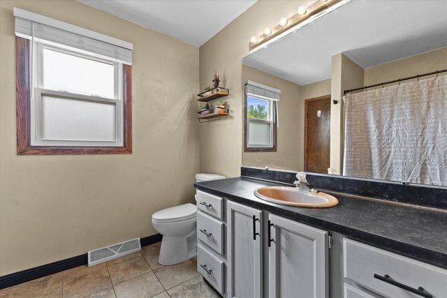 2332 Hughes LANE, Waukesha, WI 53188