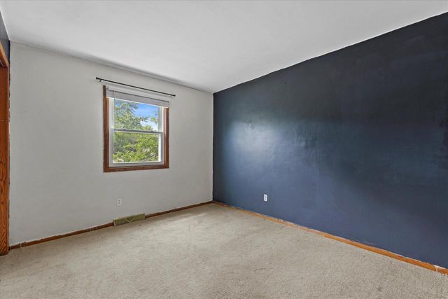 2332 Hughes LANE, Waukesha, WI 53188