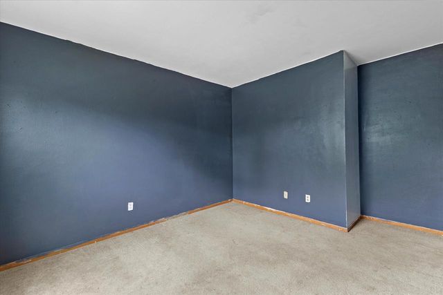 2332 Hughes LANE, Waukesha, WI 53188