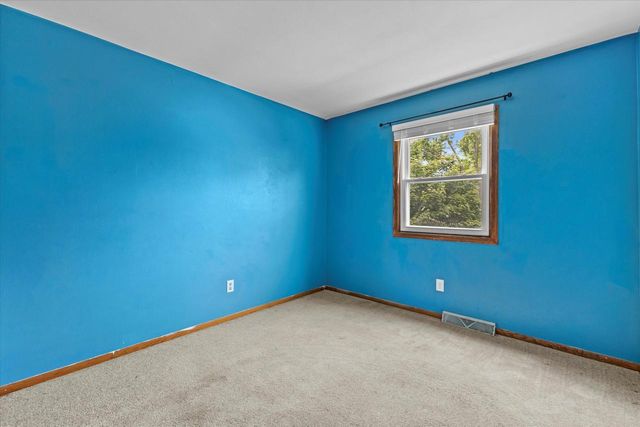 2332 Hughes LANE, Waukesha, WI 53188