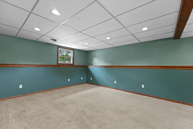 2332 Hughes LANE, Waukesha, WI 53188