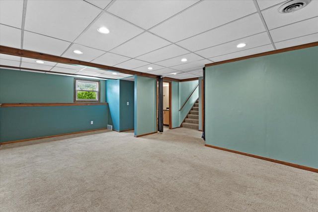2332 Hughes LANE, Waukesha, WI 53188