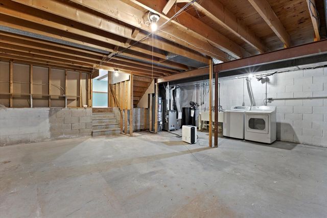 2332 Hughes LANE, Waukesha, WI 53188
