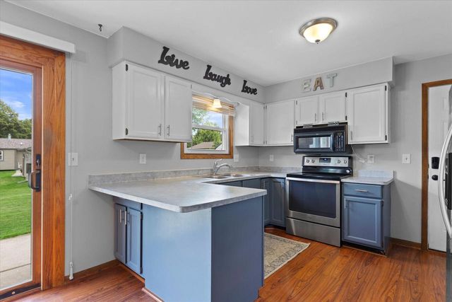 2332 Hughes LANE, Waukesha, WI 53188