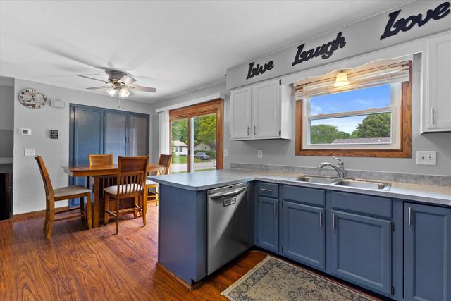 2332 Hughes LANE, Waukesha, WI 53188
