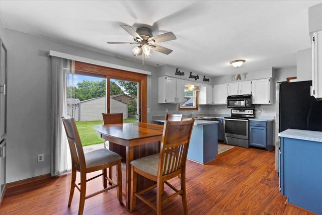 2332 Hughes LANE, Waukesha, WI 53188