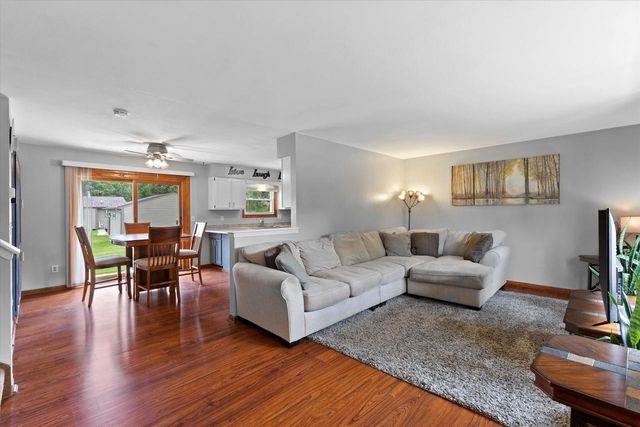 2332 Hughes LANE, Waukesha, WI 53188