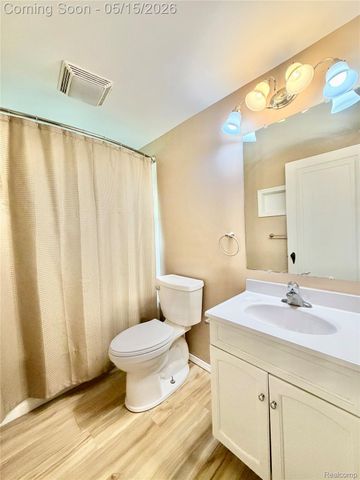 1331 South Boulevard W, Troy, MI 48098