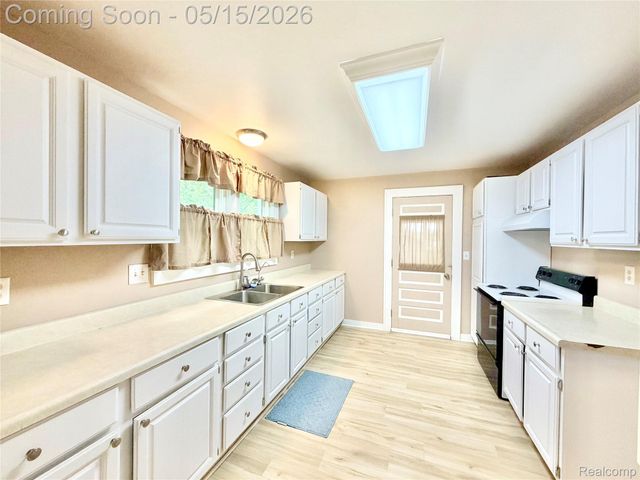 1331 South Boulevard W, Troy, MI 48098