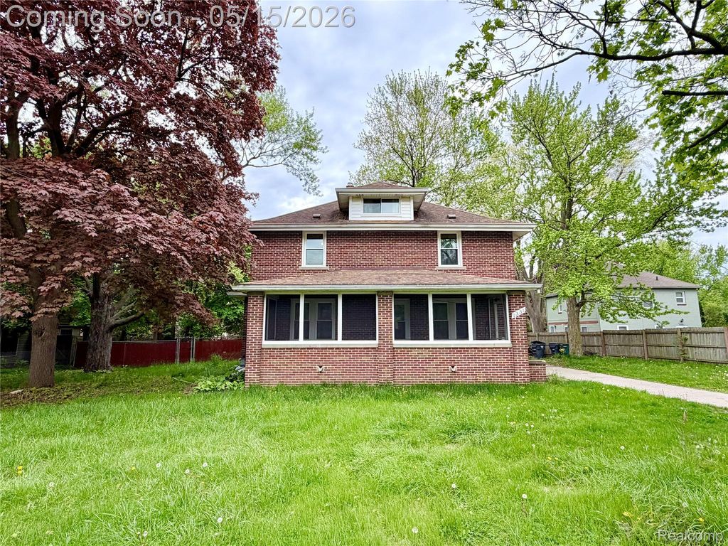 1331 South Boulevard W, Troy, MI 48098