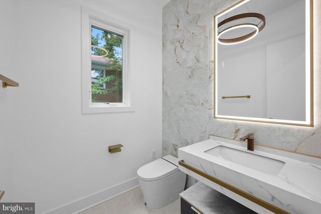 2321 N RICHMOND ST, Arlington, VA 22207