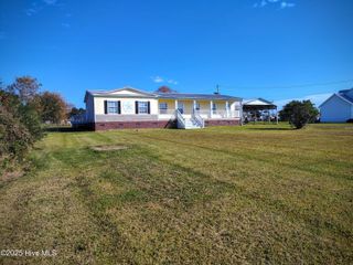 881 Island Road, Harkers Island, NC 28531