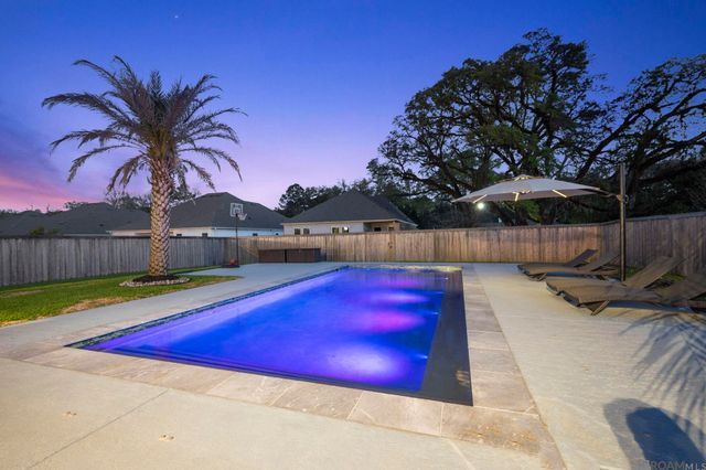 12696 Solemn Oaks Ave, Baton Rouge, LA 70818