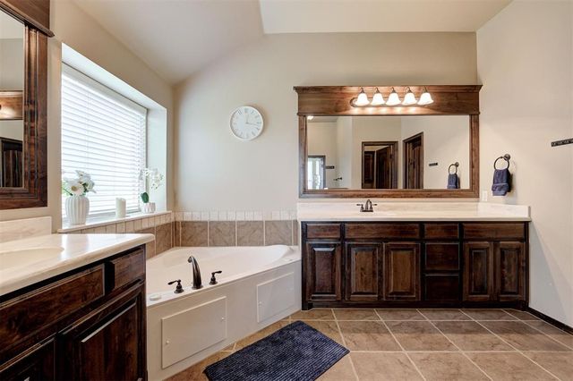 3705 Kings Canyon Road, Norman, OK 73071