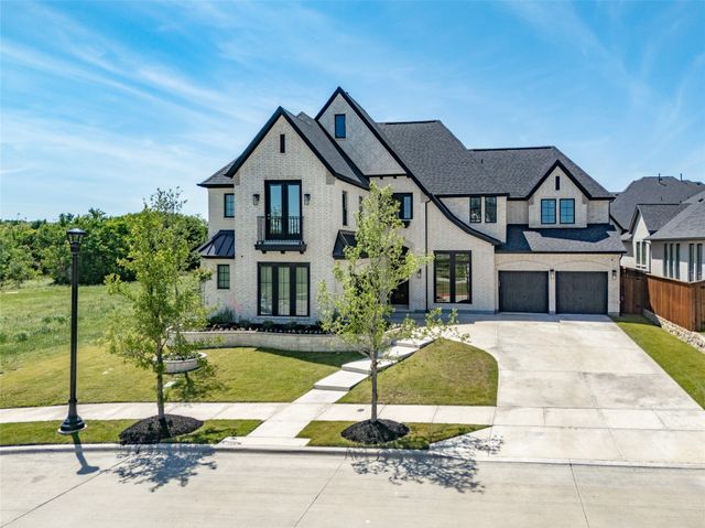 2216 Winding Creek Circle, Fort Worth, TX 76008