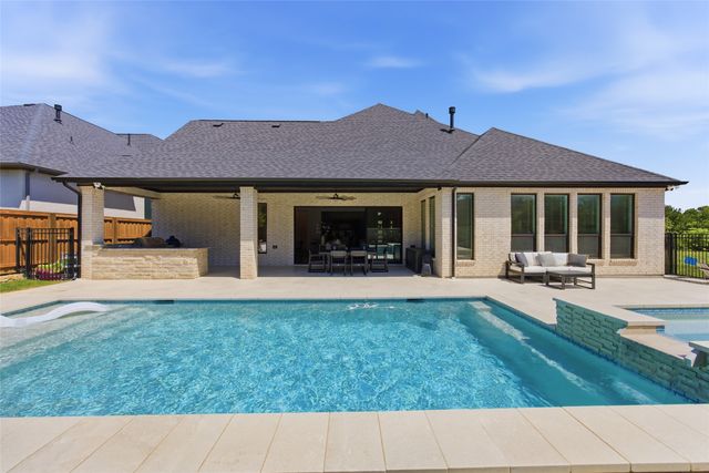 2216 Winding Creek Circle, Fort Worth, TX 76008