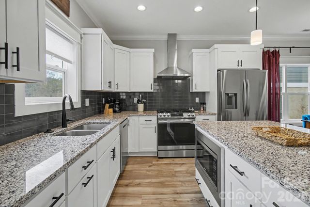 9 Crane Street, Asheville, NC 28806