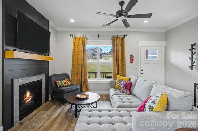 9 Crane Street, Asheville, NC 28806