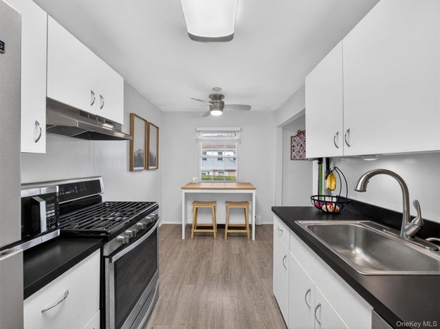 210 Parkside Drive 210, Suffern, NY 10901