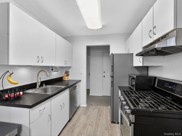 210 Parkside Drive 210, Suffern, NY 10901