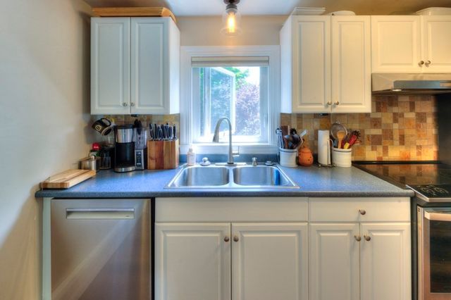 10 Ridgewood Rd, Worcester, MA 01606