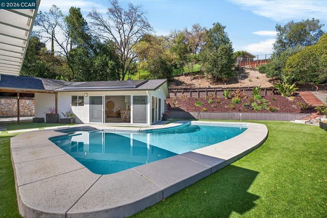 1816 Meadow Ln, Walnut Creek, CA 94595