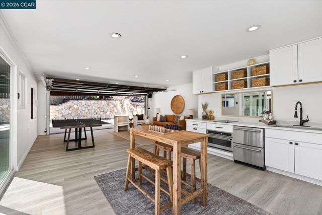 1816 Meadow Ln, Walnut Creek, CA 94595