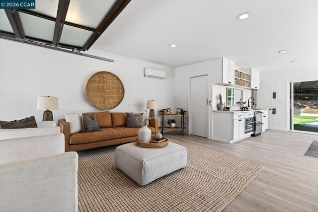 1816 Meadow Ln, Walnut Creek, CA 94595