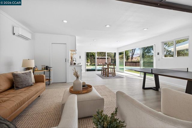 1816 Meadow Ln, Walnut Creek, CA 94595