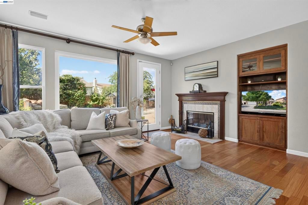 Image 19 of property listing at 271 Kelley Mist Ct, Tracy, CA 95377