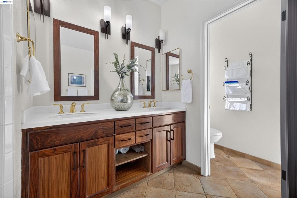 Image 26 of property listing at 271 Kelley Mist Ct, Tracy, CA 95377