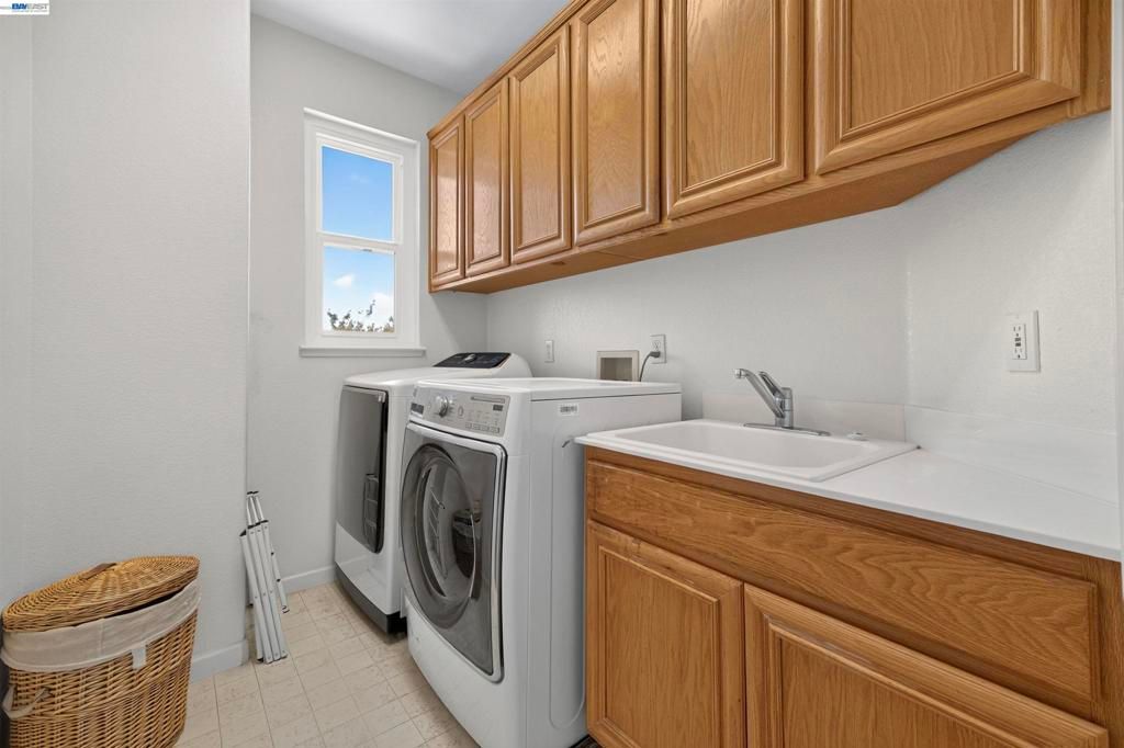 Image 27 of property listing at 271 Kelley Mist Ct, Tracy, CA 95377