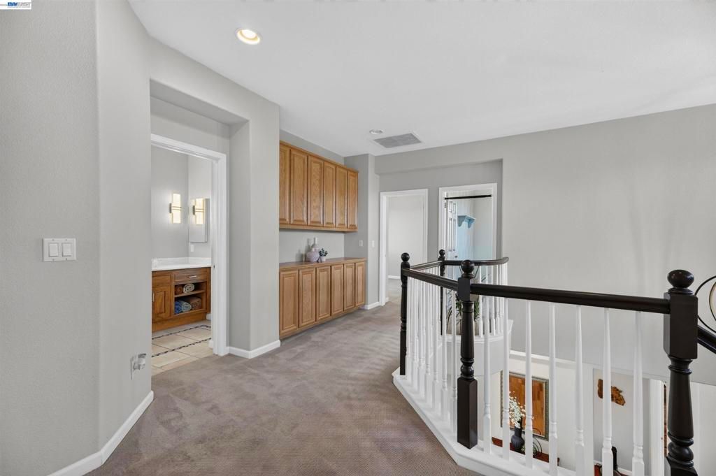 Image 28 of property listing at 271 Kelley Mist Ct, Tracy, CA 95377
