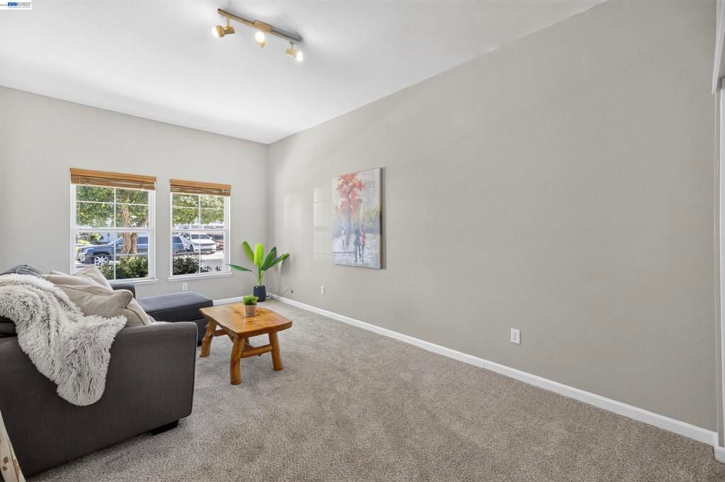 Image 3 of property listing at 271 Kelley Mist Ct, Tracy, CA 95377