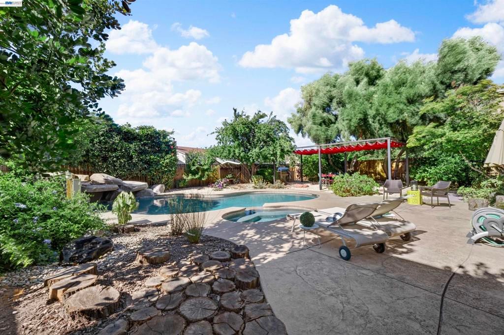 Image 33 of property listing at 271 Kelley Mist Ct, Tracy, CA 95377