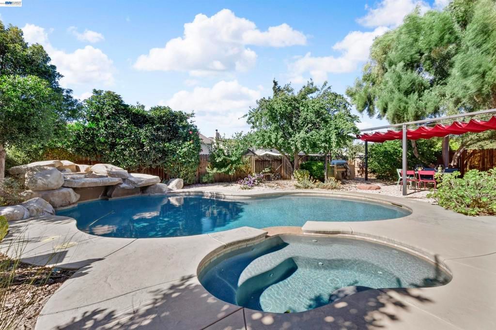 Image 34 of property listing at 271 Kelley Mist Ct, Tracy, CA 95377