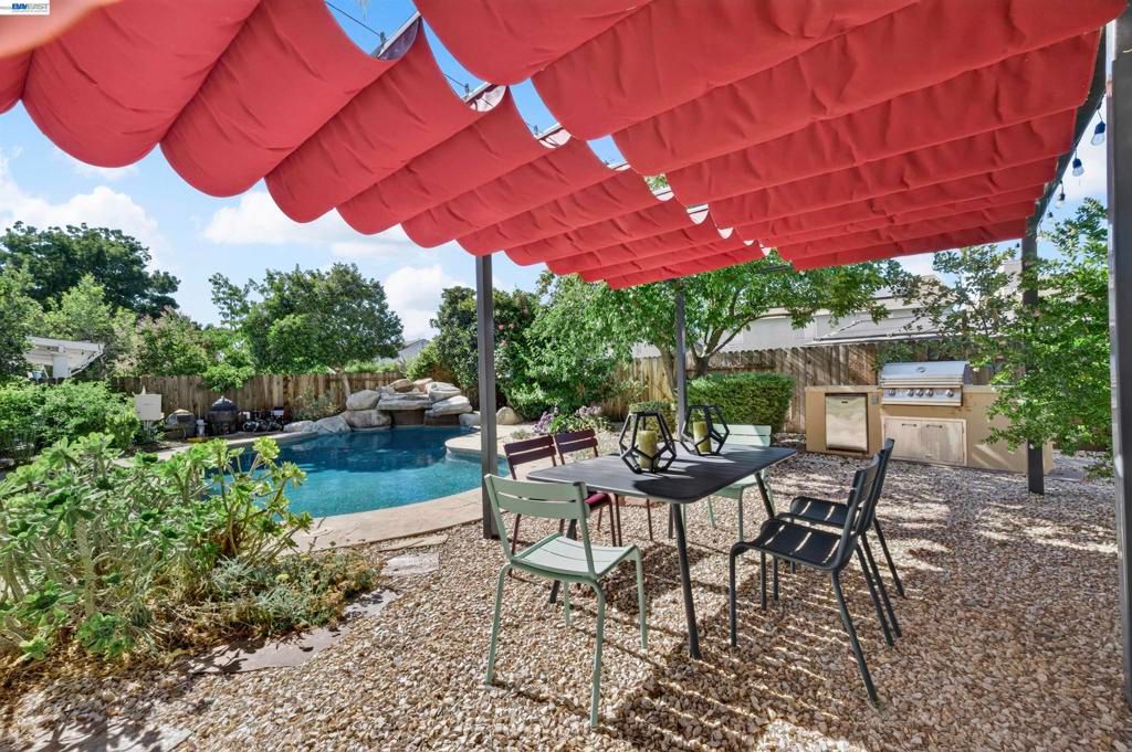 Image 37 of property listing at 271 Kelley Mist Ct, Tracy, CA 95377
