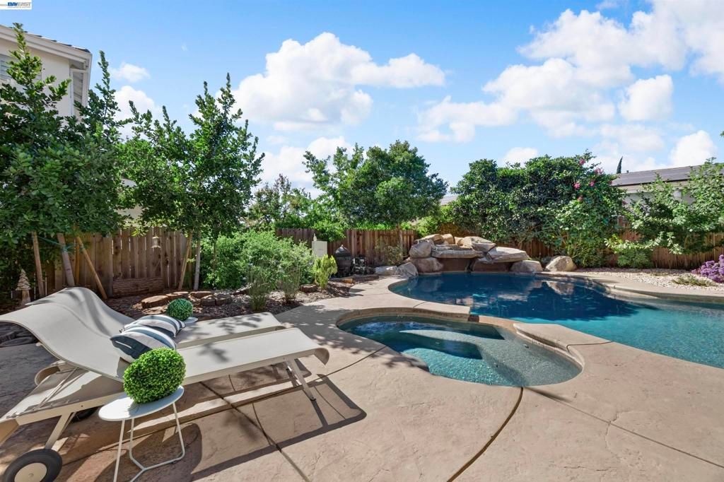 Image 39 of property listing at 271 Kelley Mist Ct, Tracy, CA 95377