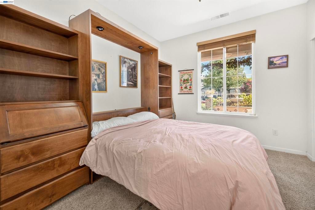 Image 6 of property listing at 271 Kelley Mist Ct, Tracy, CA 95377