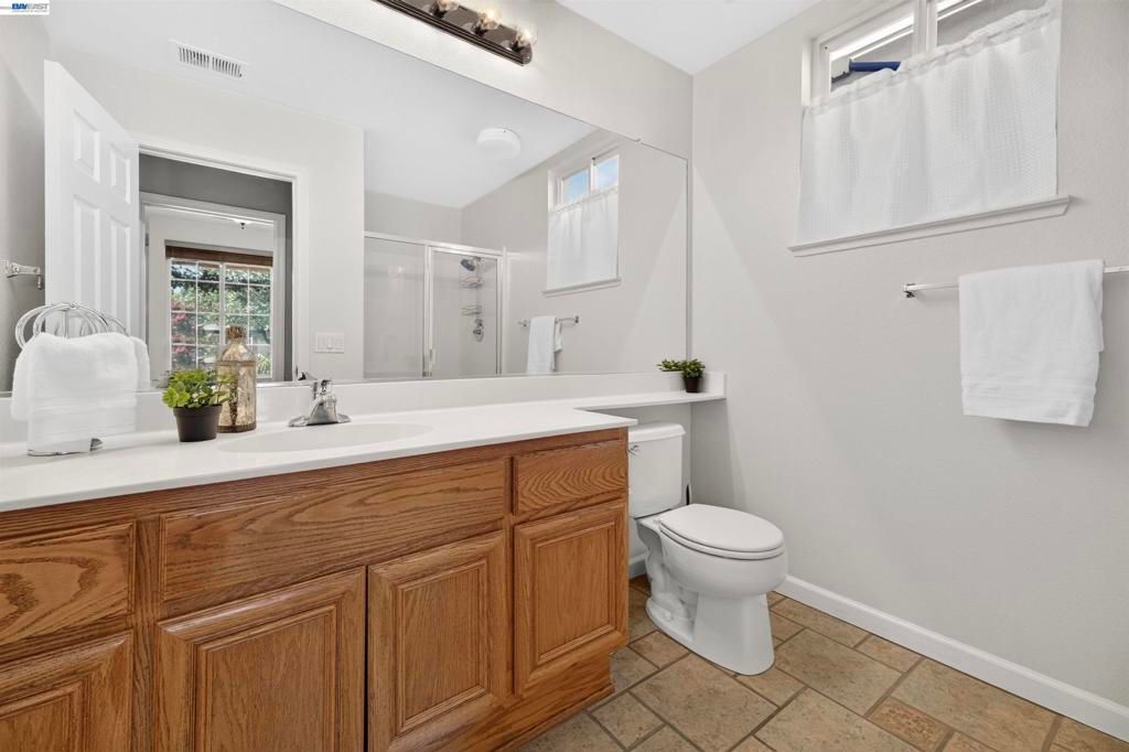 Image 7 of property listing at 271 Kelley Mist Ct, Tracy, CA 95377