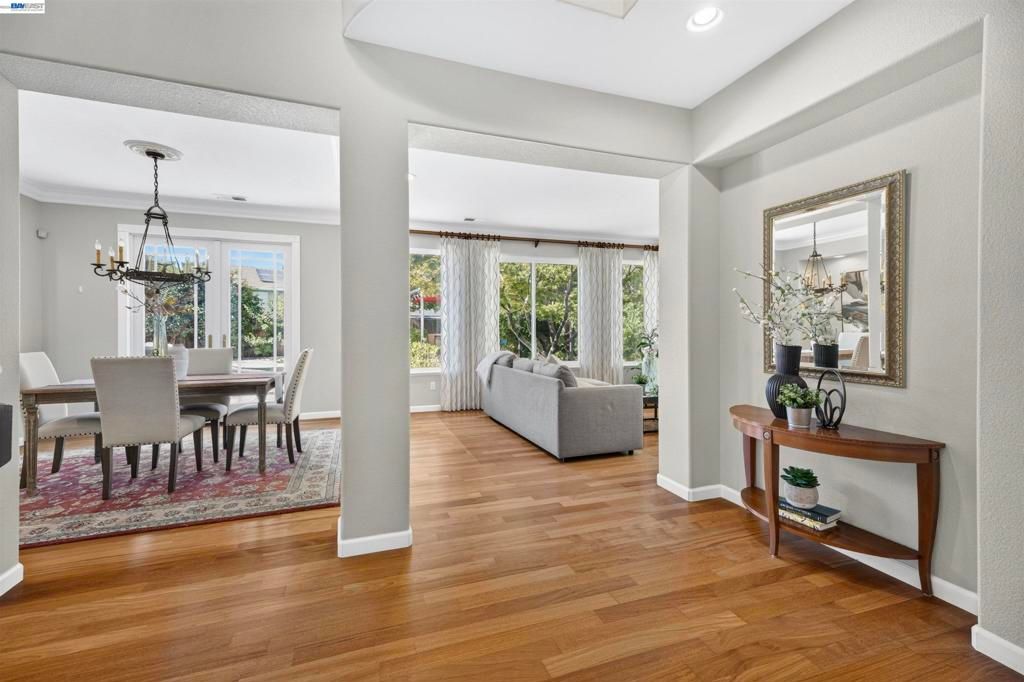 Image 8 of property listing at 271 Kelley Mist Ct, Tracy, CA 95377