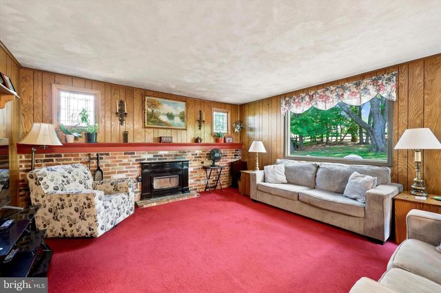 2017 BLACKHORSE DR, Warrington, PA 18976