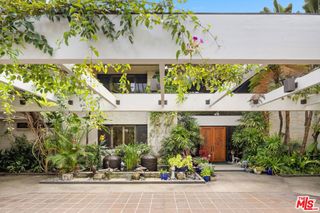715 N Beverly Drive, Beverly Hills, CA 90210