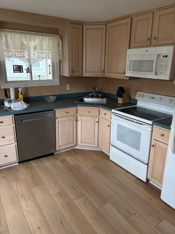 74 Hillside Ave, Falmouth, MA 02556