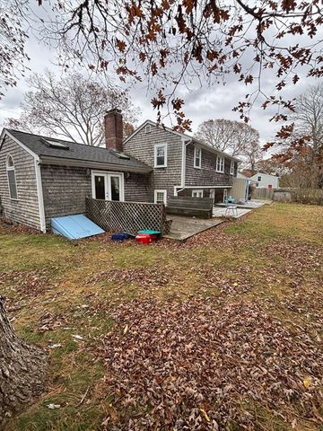 74 Hillside Ave, Falmouth, MA 02556