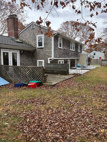 74 Hillside Ave, Falmouth, MA 02556